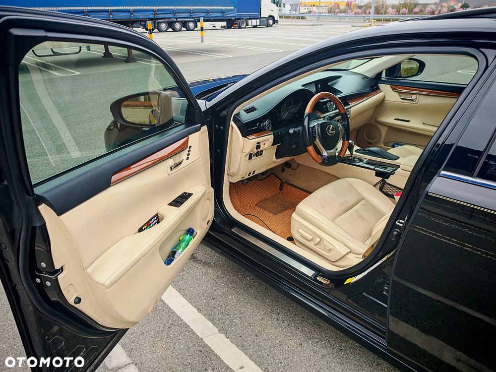 Lexus ES - 7