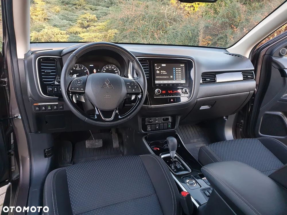 Mitsubishi Outlander 2.0 Instyle Navi 4WD CVT - 22