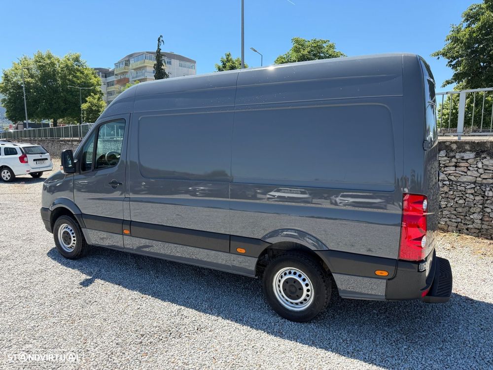 VW Crafter 35 2.0 TDi 109 Médio Tecto Alto Extra - 4