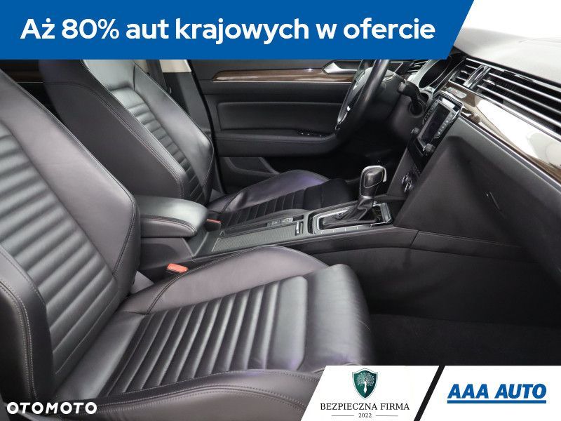 Volkswagen Passat - 11