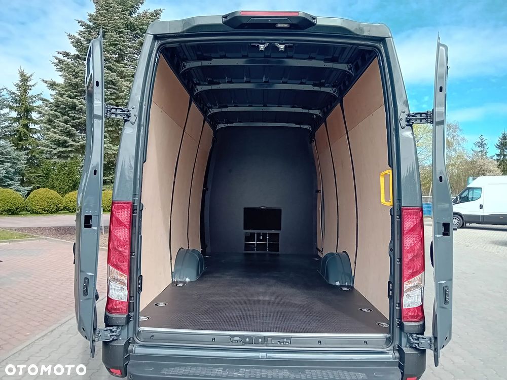 Iveco Daily  35S18HA8V L4H2 3.0 180KM Hi-Matic Brygadówka - 9