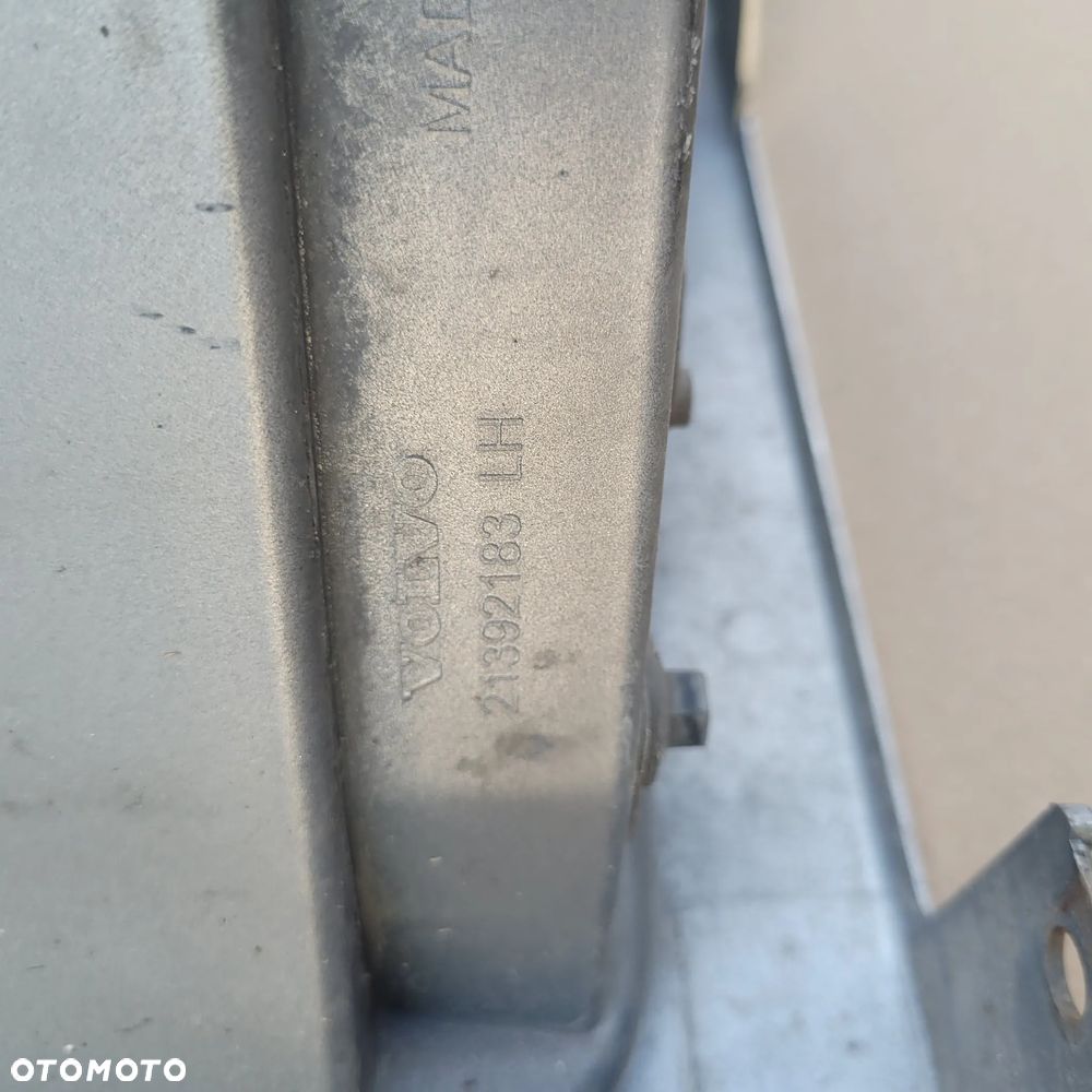 STOPNICA WLAZ VOLVO FH4 FH5 ORYGINAŁ 21392183 LH - 2
