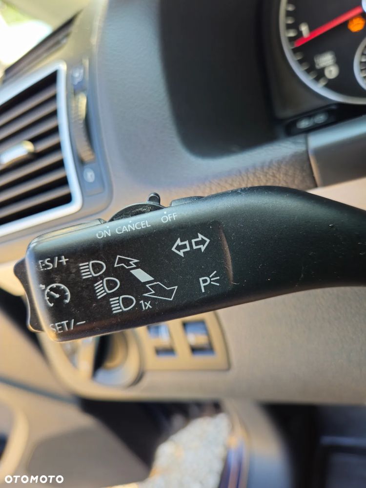 Volkswagen Touran 1.6 TDI DPF BlueMot Comfortline - 20