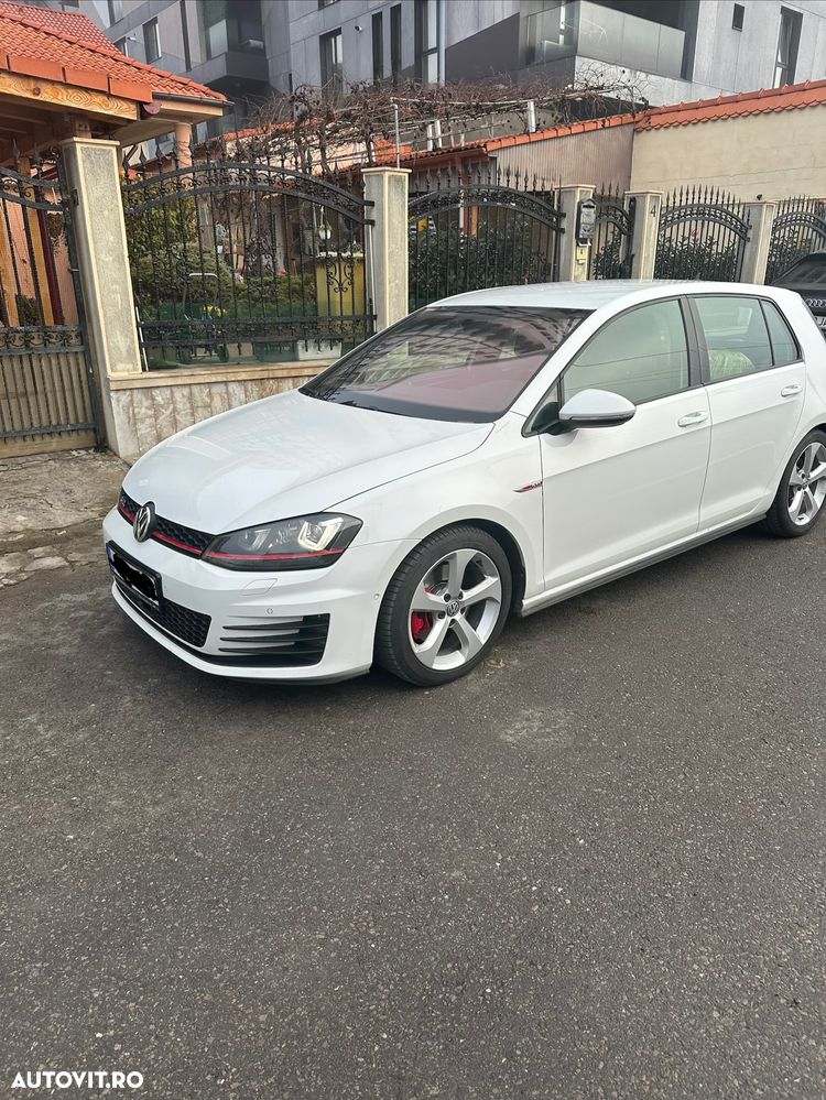Volkswagen Golf - 2