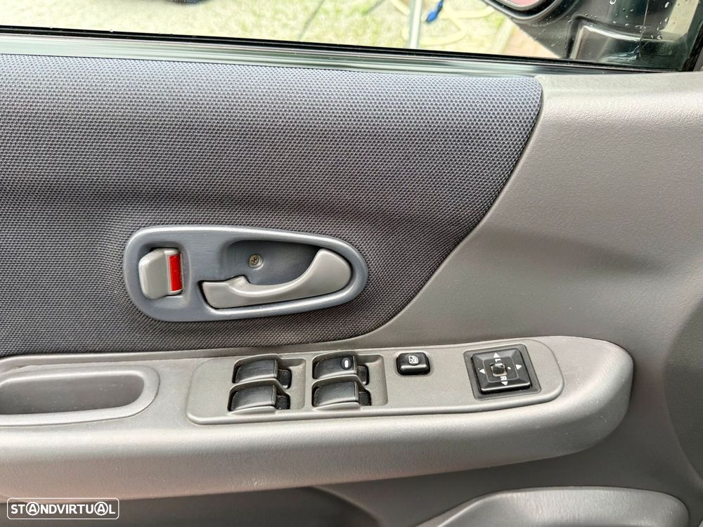 Mitsubishi Pajero Sport 2.5 TD GLS - 17