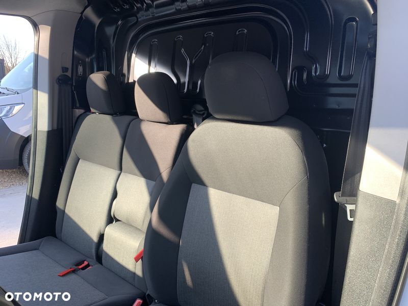 Fiat DOBLO VAN 3 osobowy VAT-1 Homologacja cięż. MOCNY SILNIK 1.6 MultiJet, 105KM Emisja spalin Euro6, Skrzynia biegów 6-cio stopniowa! ORYGINALNA ZABUDOWA PAKI, BOCZNE DRZWI PRZESUWNE, RADIO Z EKRANEM DOTYKOWYM , MULTIFUNKCYJNA KIEROWNICA - 23