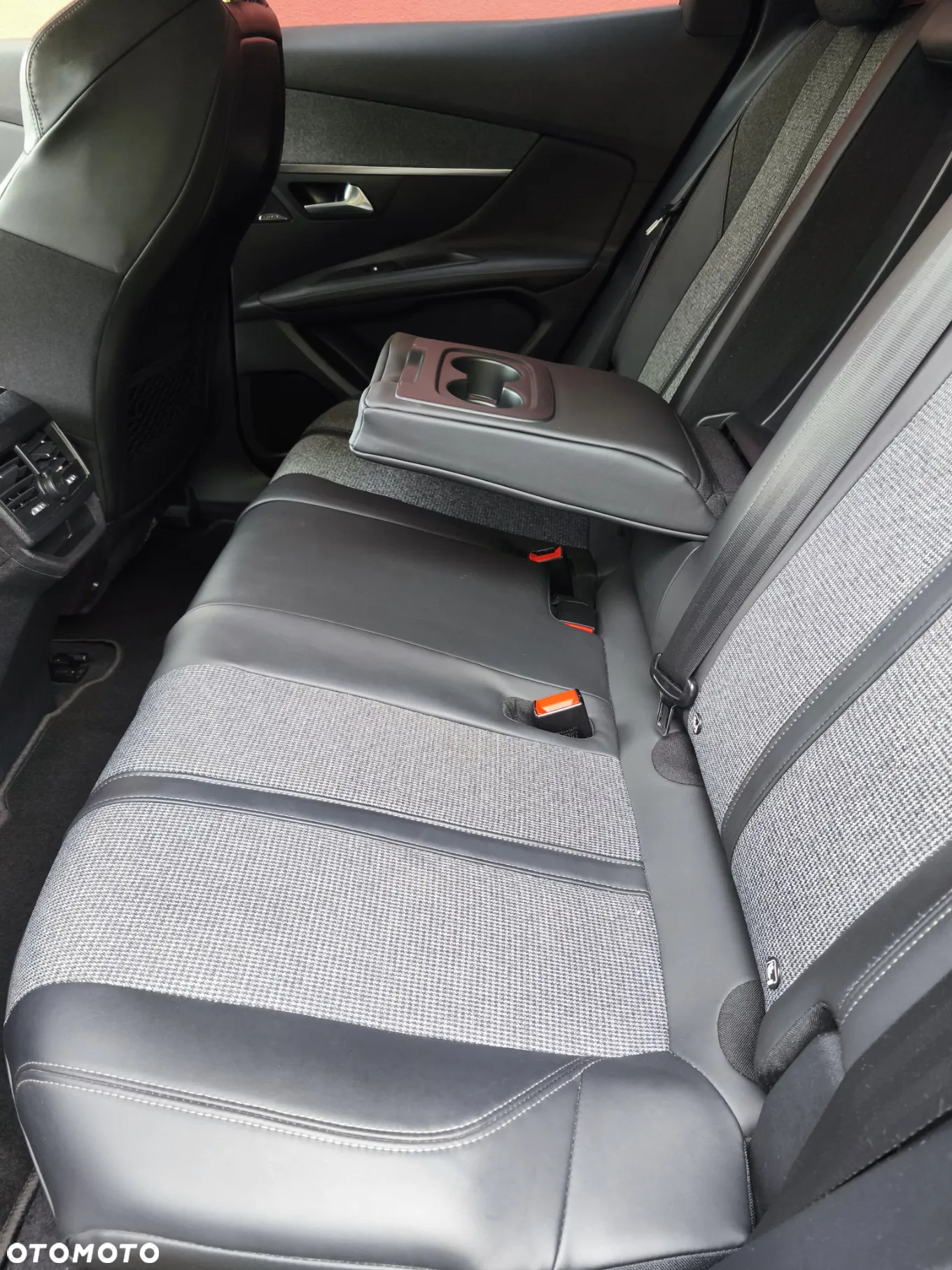 Peugeot 3008 1.2 PureTech GPF Allure S&S - 11
