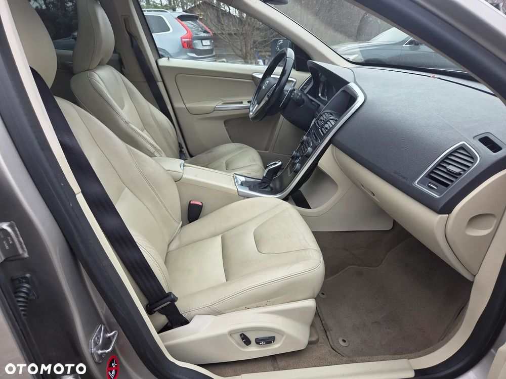 Volvo XC 60 T6 AWD Momentum - 12