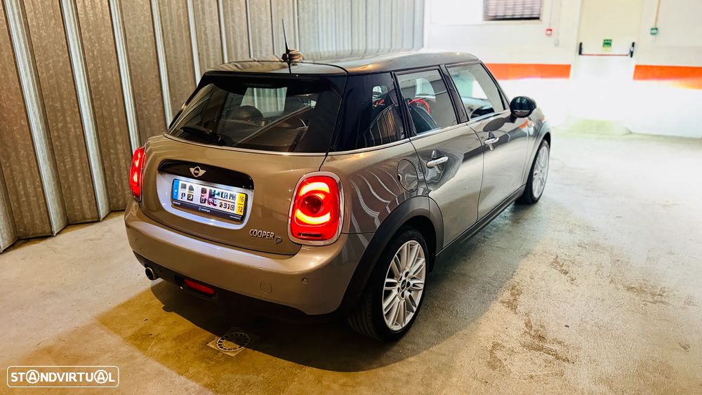 MINI 5 Portas Cooper D Auto - 14