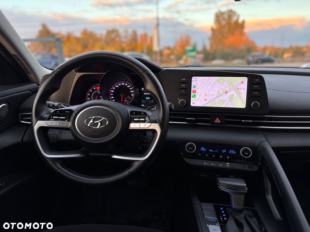 Hyundai Elantra 1.6 Premium - 16