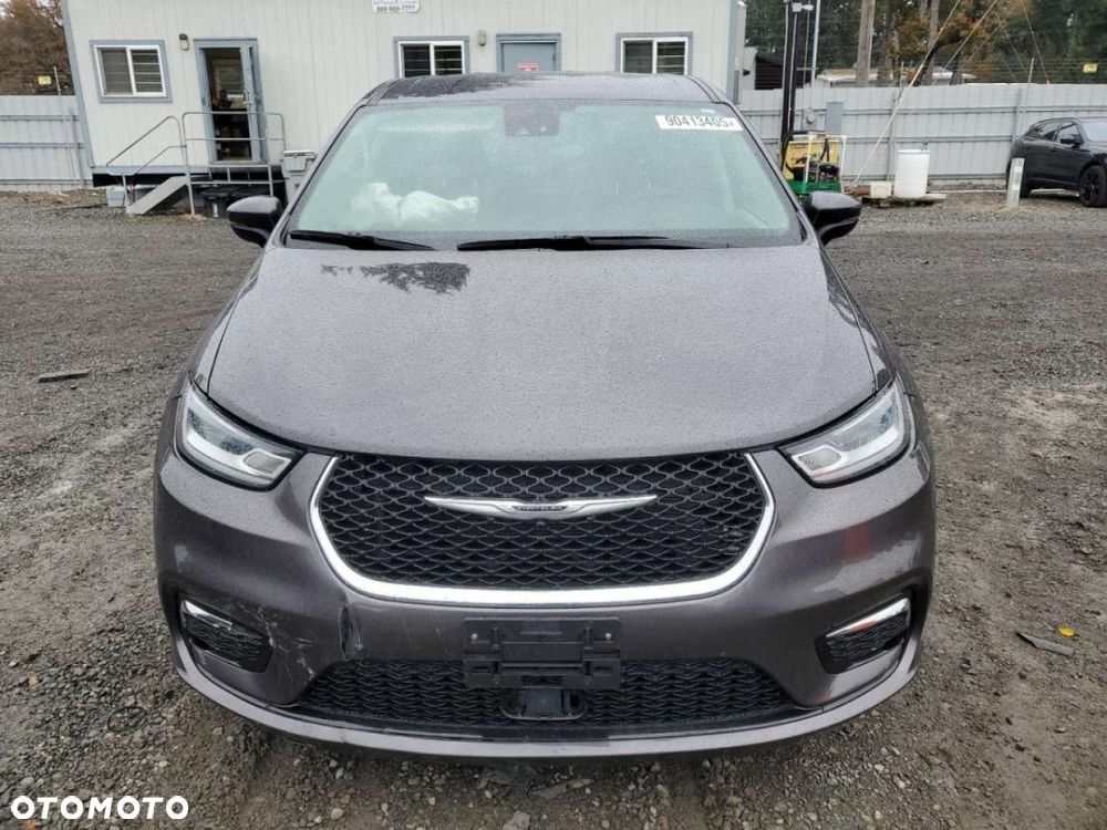 Chrysler Pacifica - 2