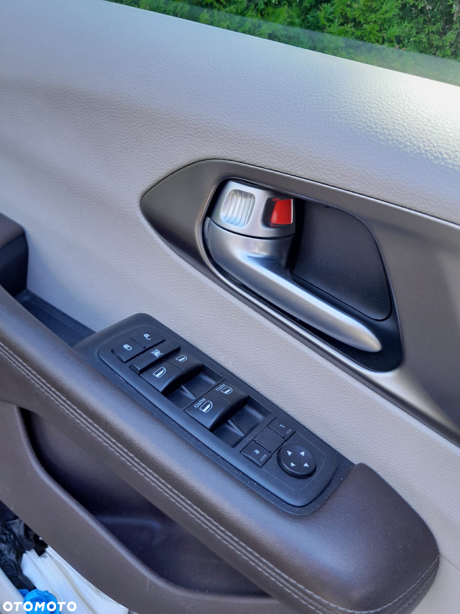 Chrysler Pacifica - 30