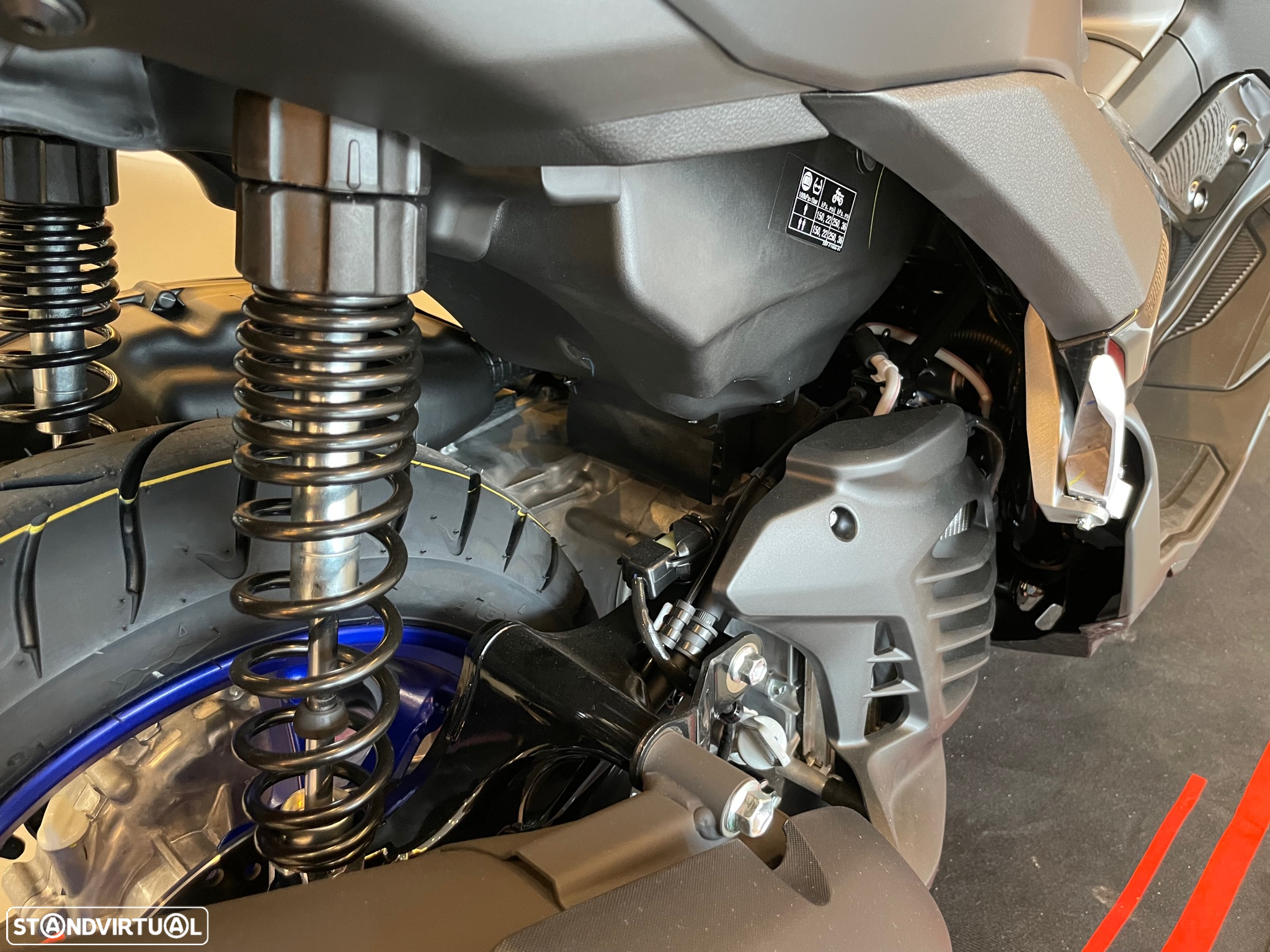 Yamaha NMAX - 14