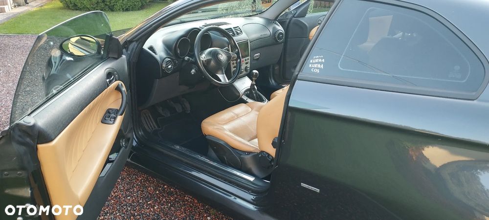 Alfa Romeo GT 1.9JTD 16V Distinctive - 10