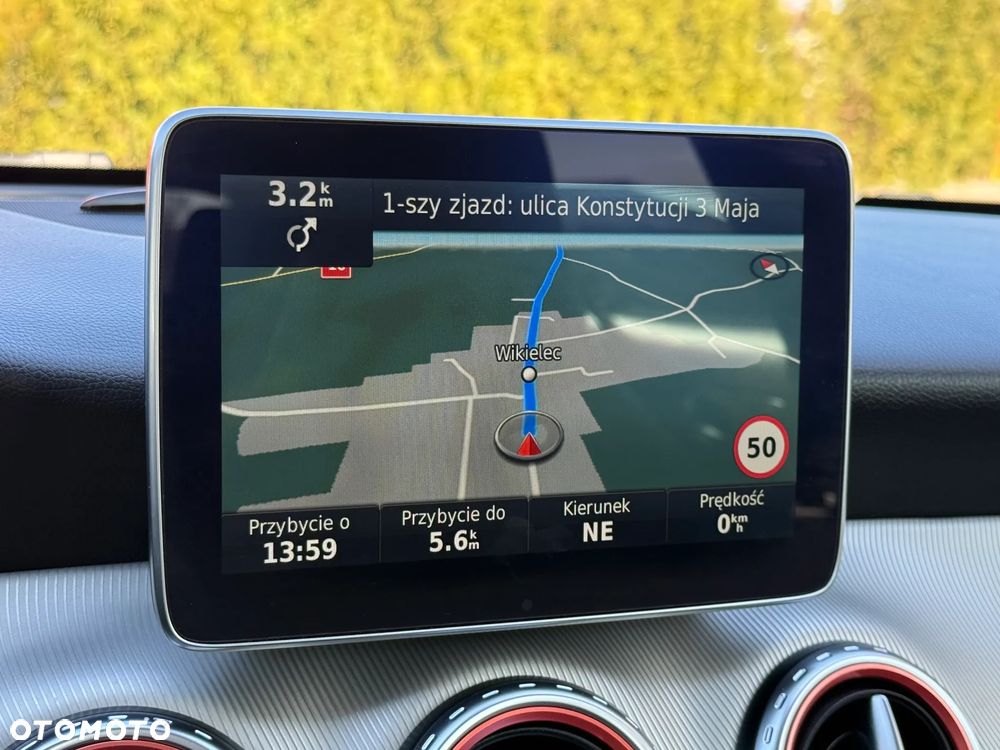 Mercedes-Benz GLA 180 7G-DCT - 25