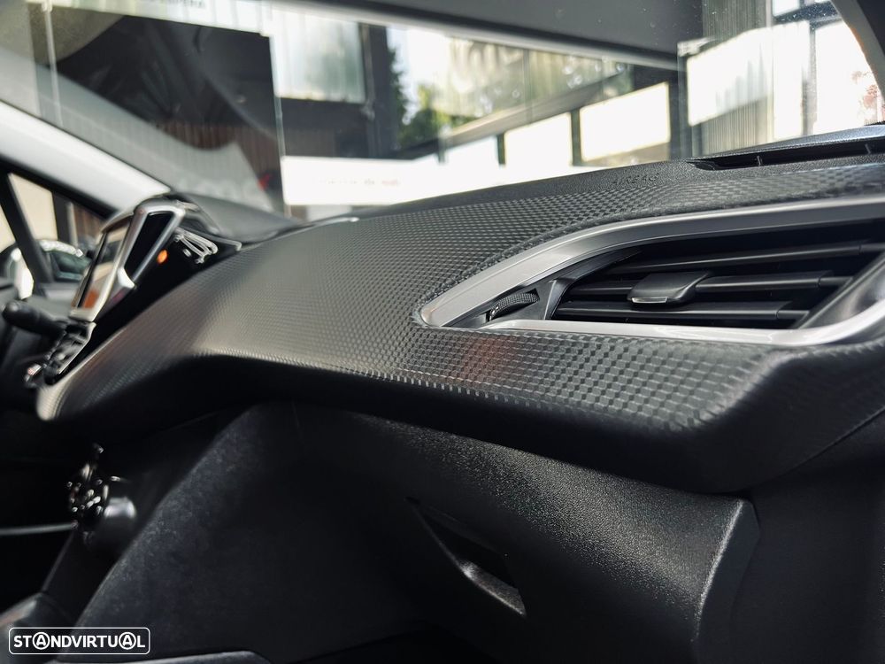 Peugeot 208 1.6 BlueHDi Style - 28