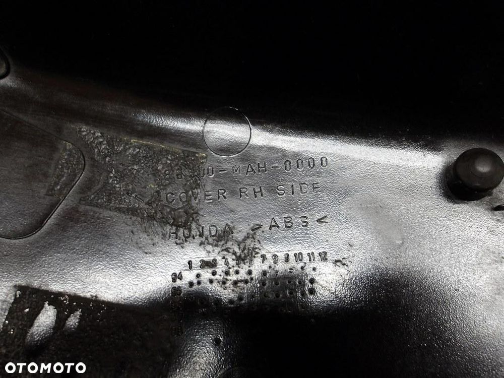 Boczek osłona bocznka prawa HONDA VT 1100 C2 SHADOW SABRE 00-07r   PN. 83510-MCK-A60 - 11
