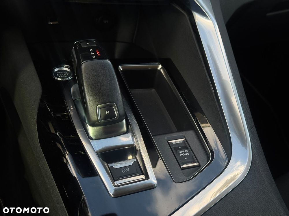 Peugeot 5008 PureTech 130 EAT8 Stop & Start Roadtrip - 32