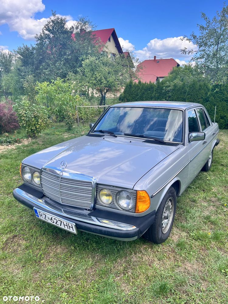 Mercedes-Benz W123 - 2