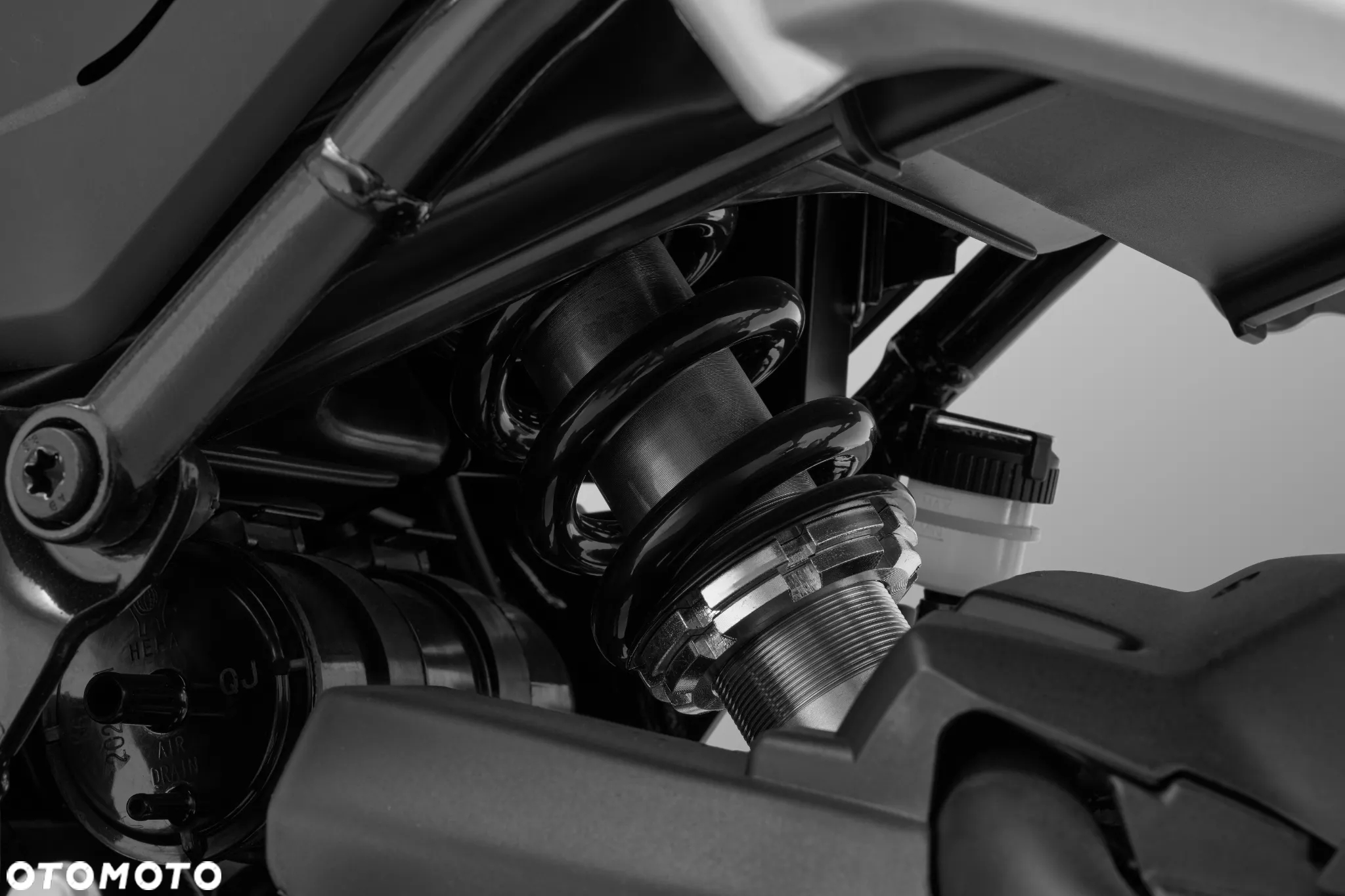 QJMOTOR SRK 125R - 6