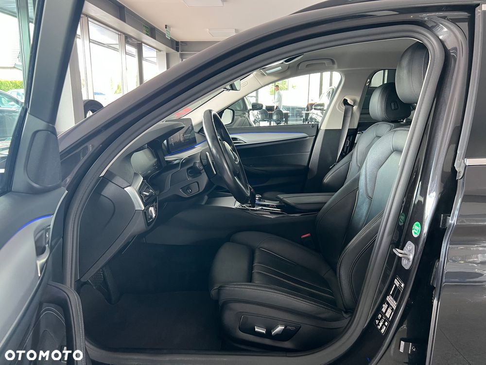 BMW Seria 5 520d xDrive mHEV Luxury Line sport - 24
