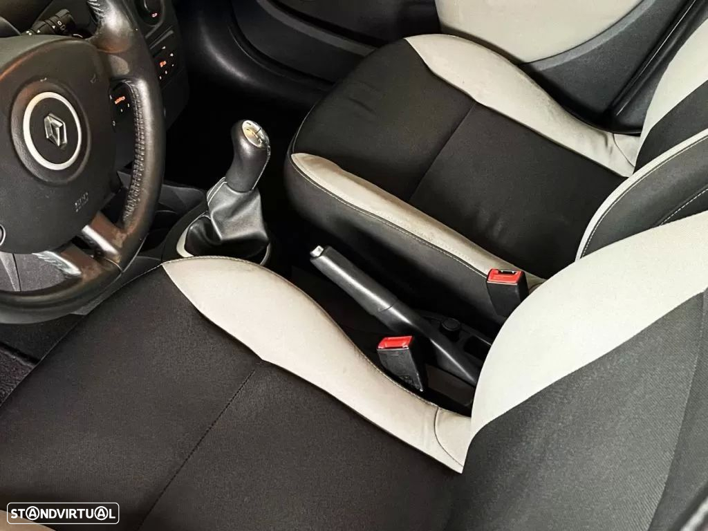 Renault Clio Break 1.2 16V Confort - 24