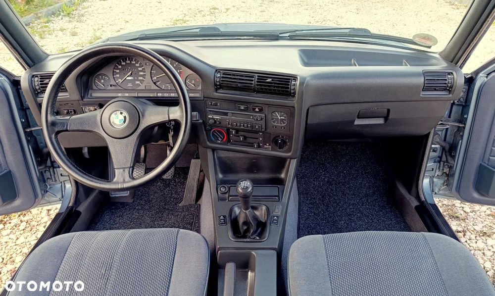 BMW Seria 3 318i - 29