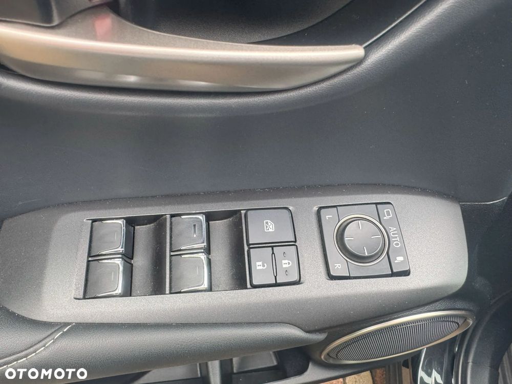 Lexus NX 350h Business AWD - 17
