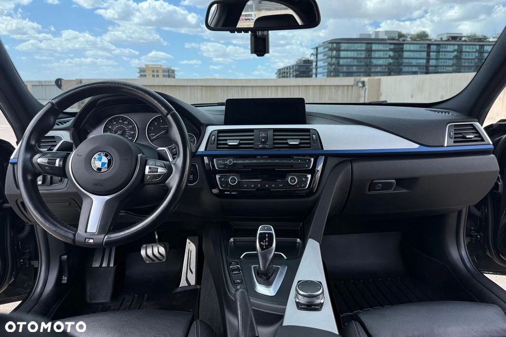 BMW Seria 3 330i M Sport - 24