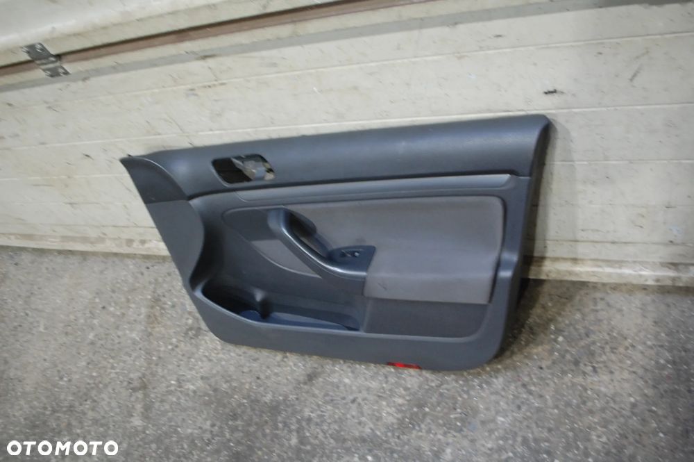 BOCZEK TAPICERKA DRZWI PRAWY PRZÓD PRZEDNIA PRAWA 1K4868110 VW GOLF V KOMBI 5D - 6