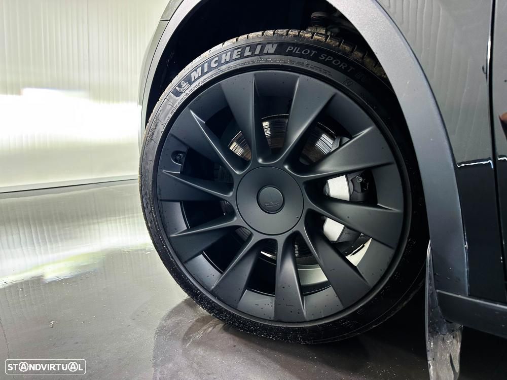 Tesla Model Y Long Range Dual Motor AWD - 31