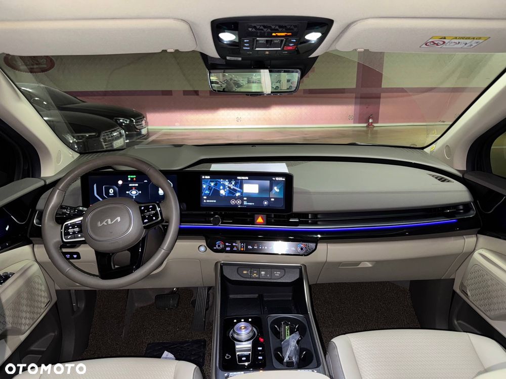 Kia Carnival - 13