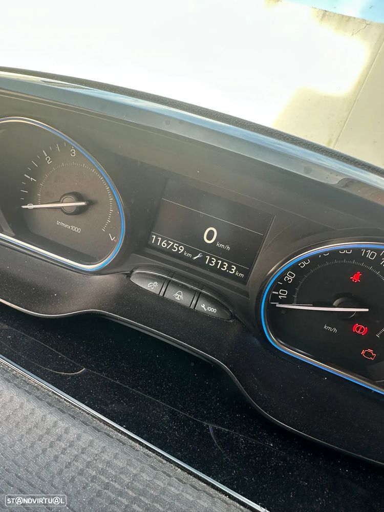 Peugeot 2008 1.2 PureTech Allure - 12