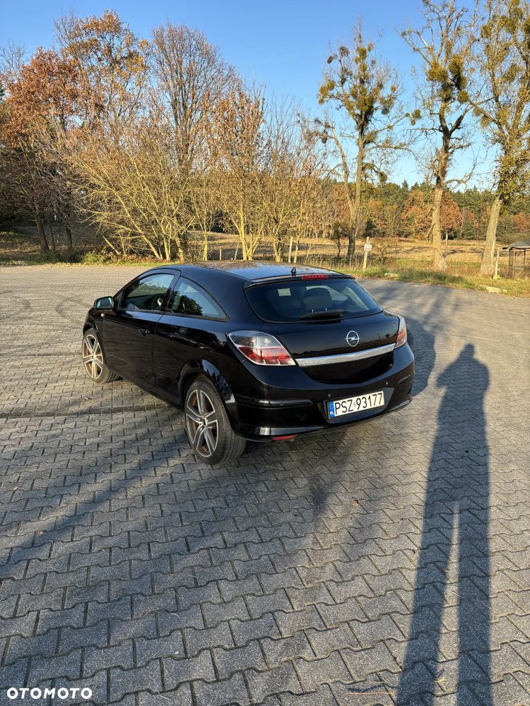 Opel Astra GTC 1.9 CDTI DPF Cosmo - 4