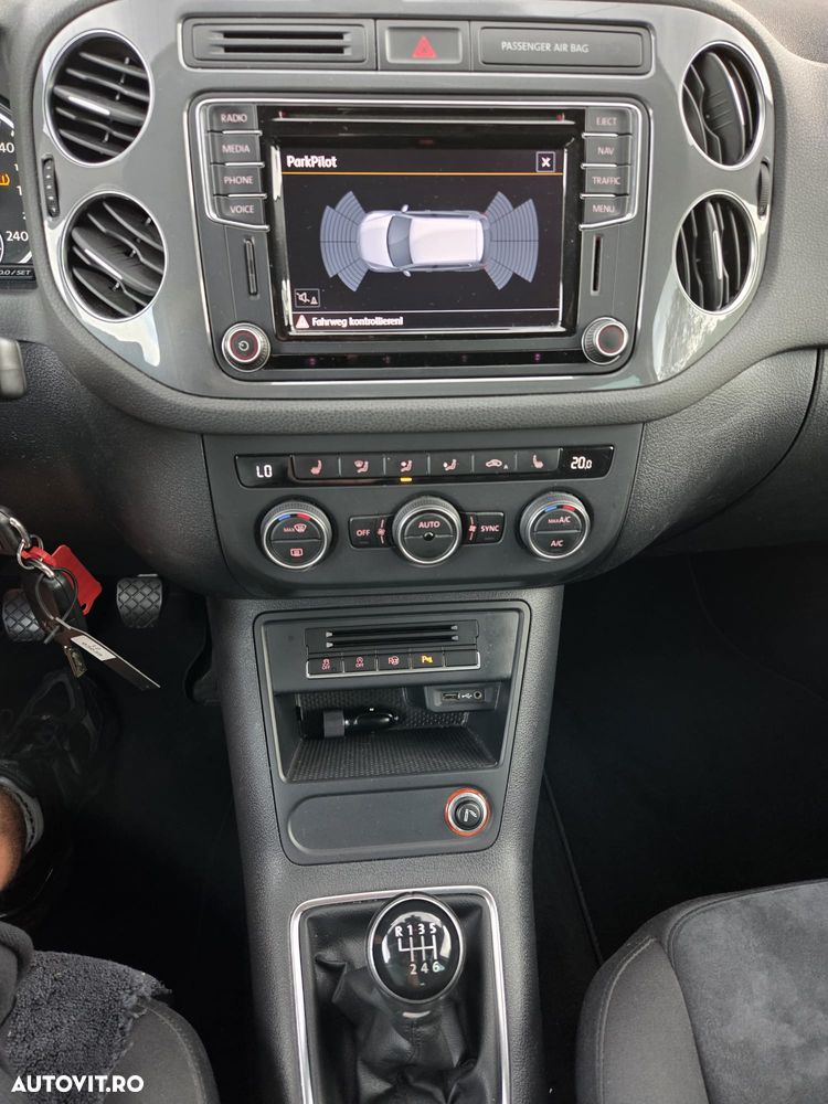 Volkswagen Tiguan 2.0 TDI DPF BlueMotion Technology Lounge Sport & Style - 12