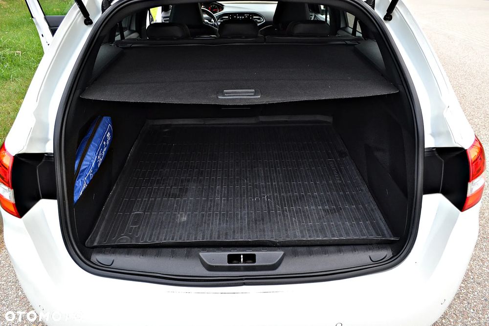 Peugeot 308 BlueHDi FAP 180 EAT8 Stop & Start GT - 29