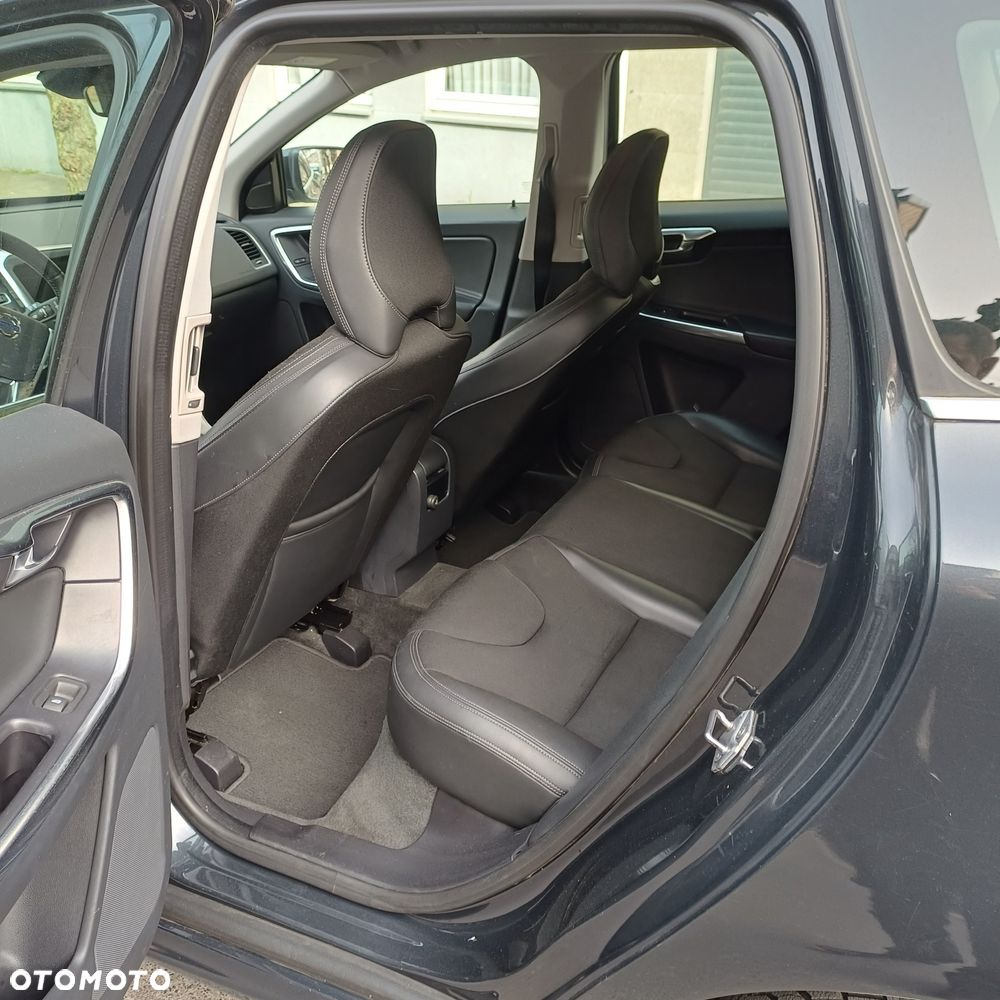 Volvo XC 60 D4 Geartronic Momentum - 4