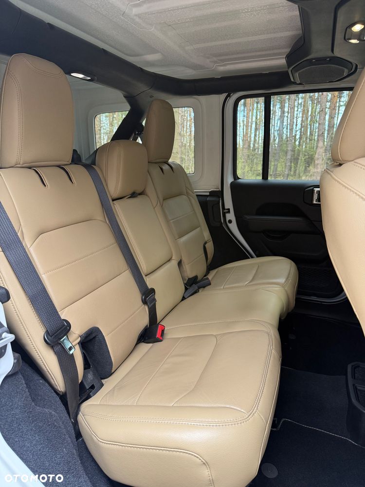 Jeep Wrangler 3.6 Unlim Sahara - 17