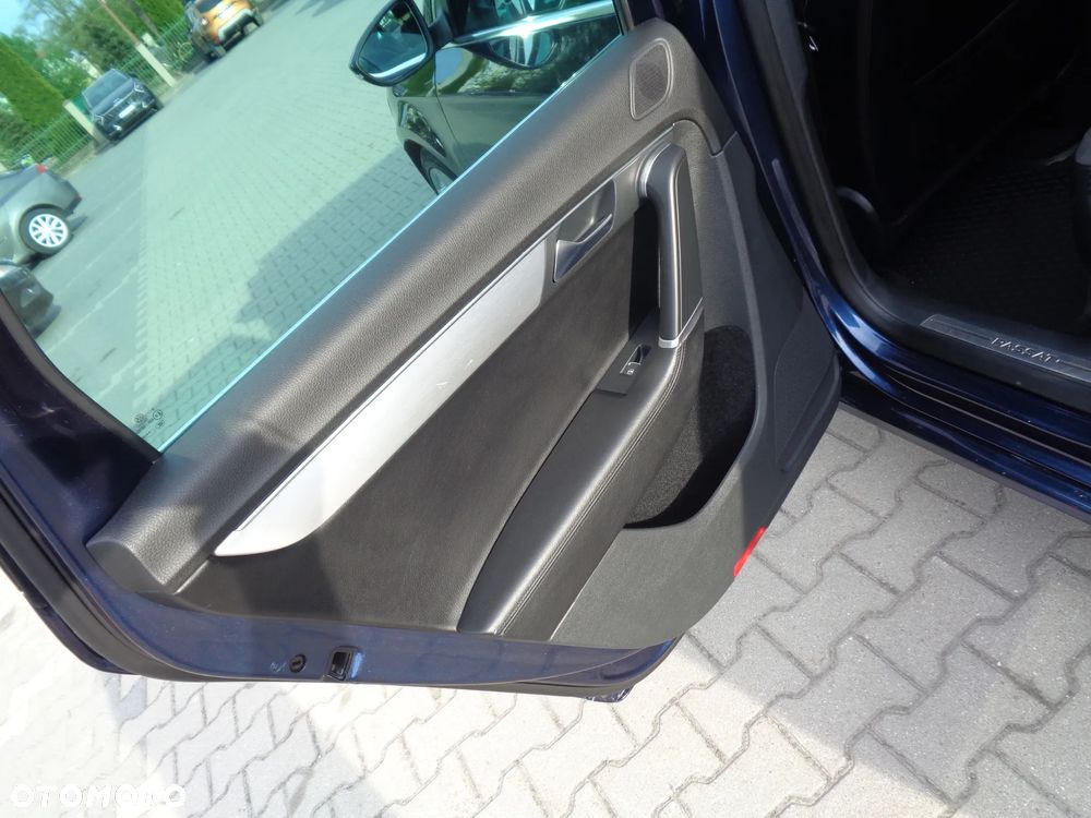Volkswagen Passat 1.8 TSI Highline - 33