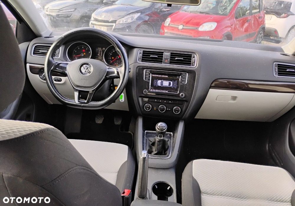 Volkswagen Jetta - 7