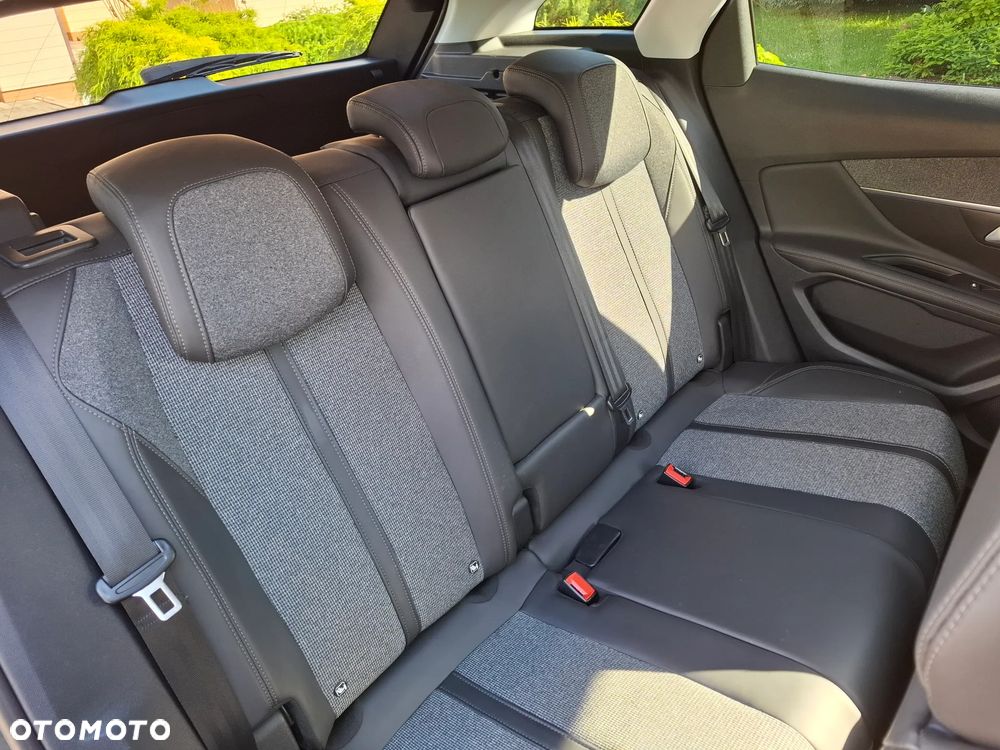 Peugeot 3008 PureTech 130 Stop & Start GPF Allure - 19
