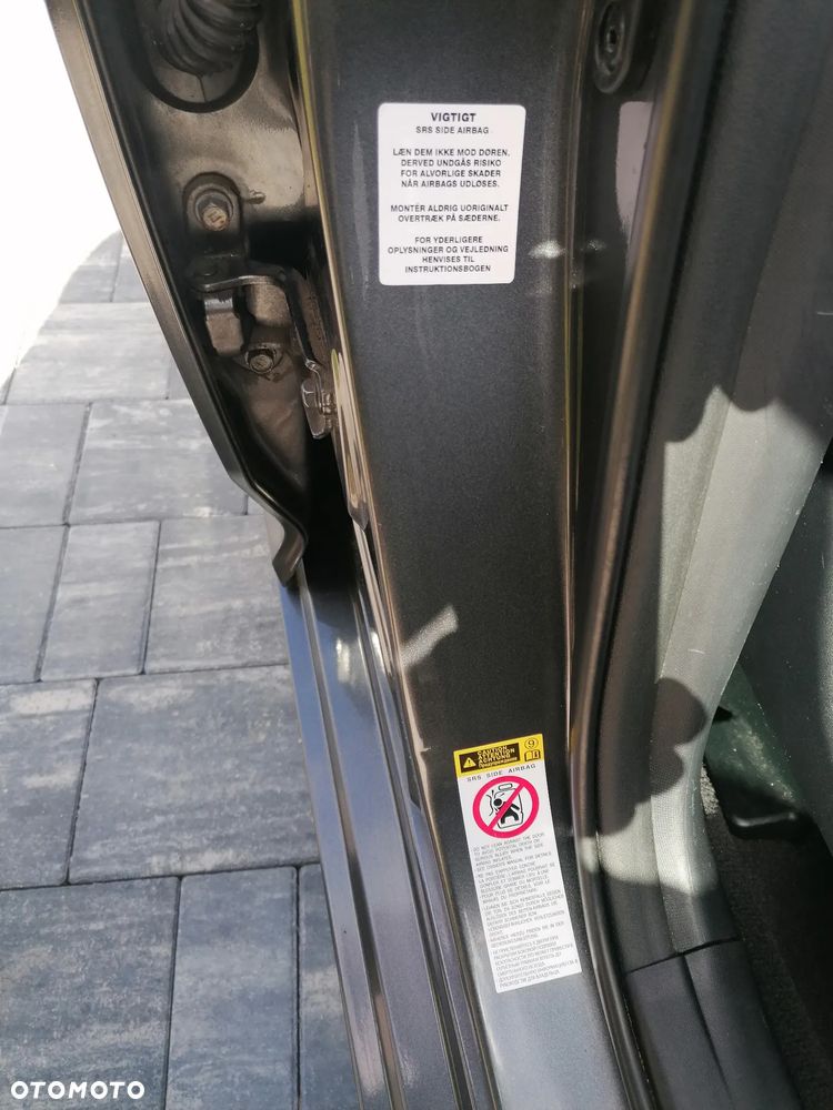 Toyota Avensis 2.0 D-4D Comfort - 21