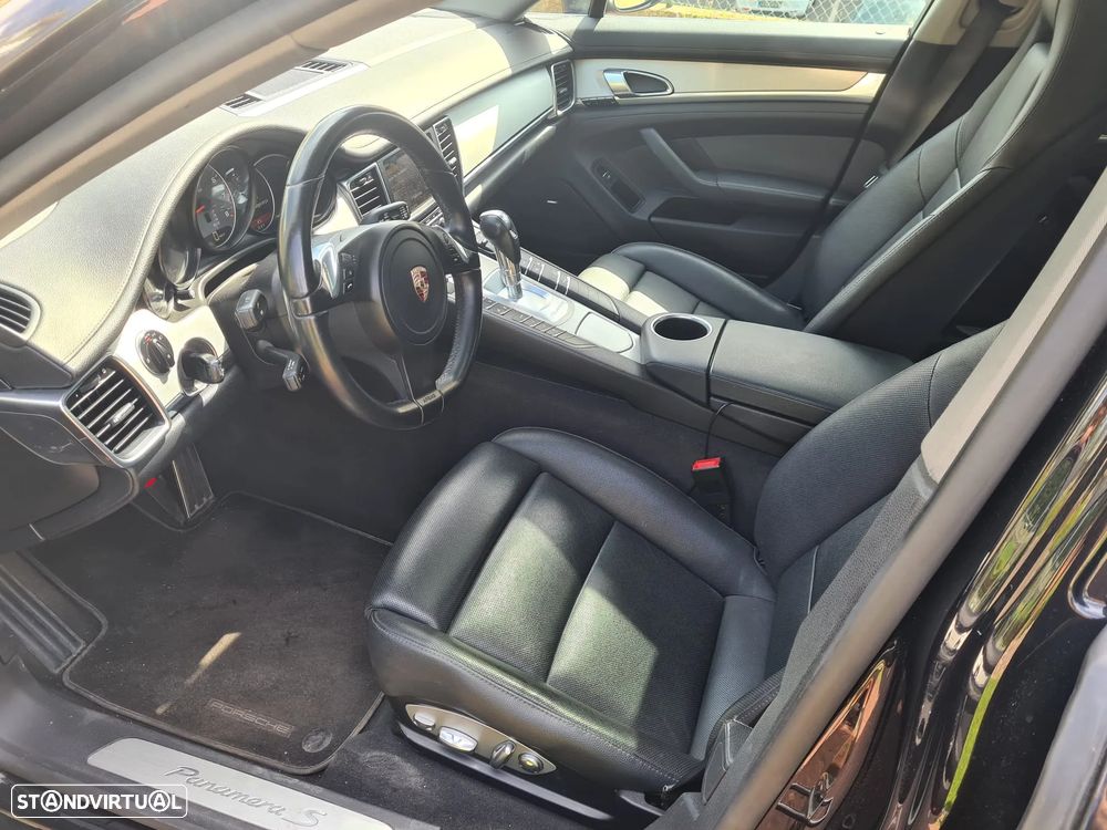 Porsche Panamera 2012 photo 2