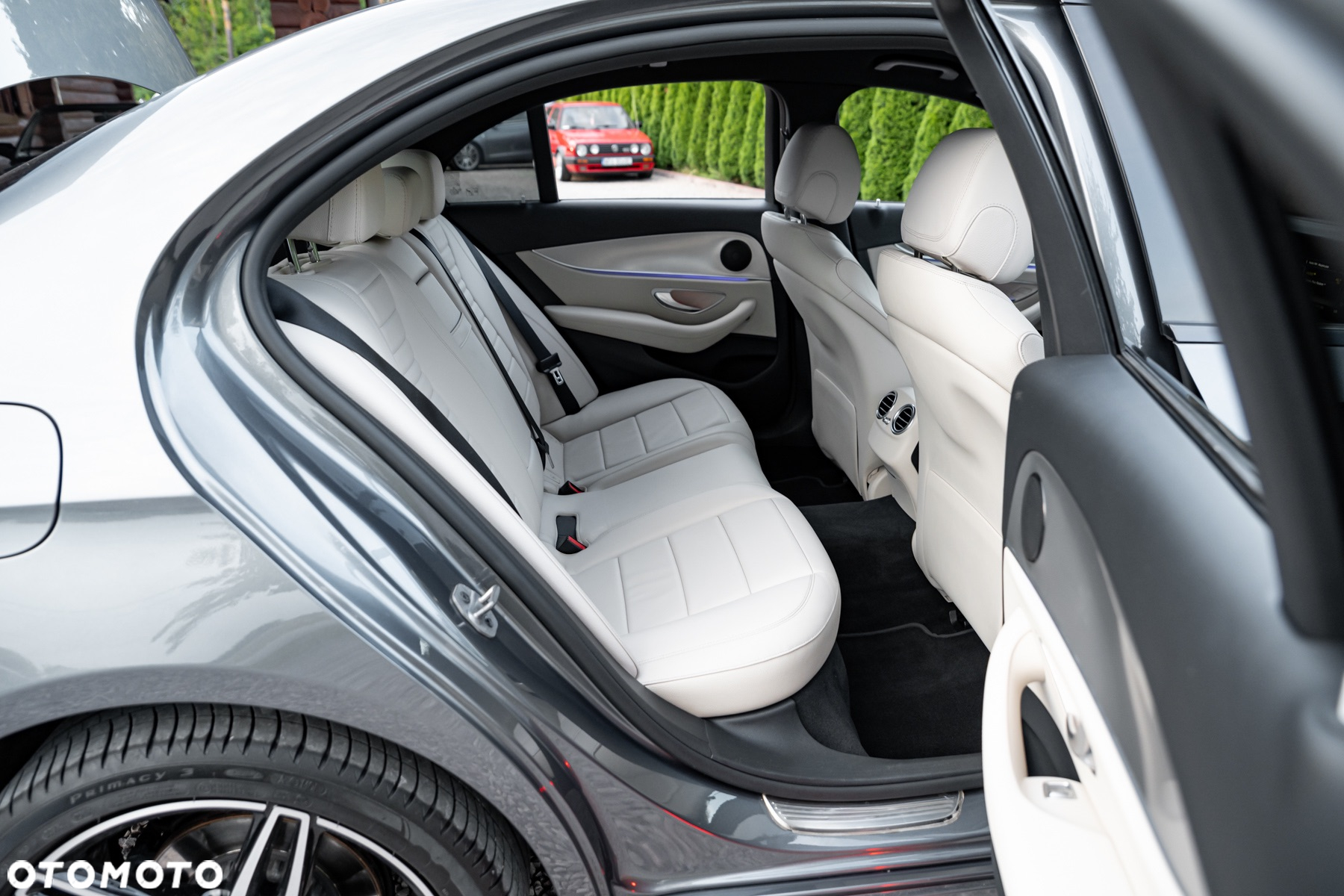 Mercedes-Benz Klasa E 200 4Matic 9G-TRONIC - 24