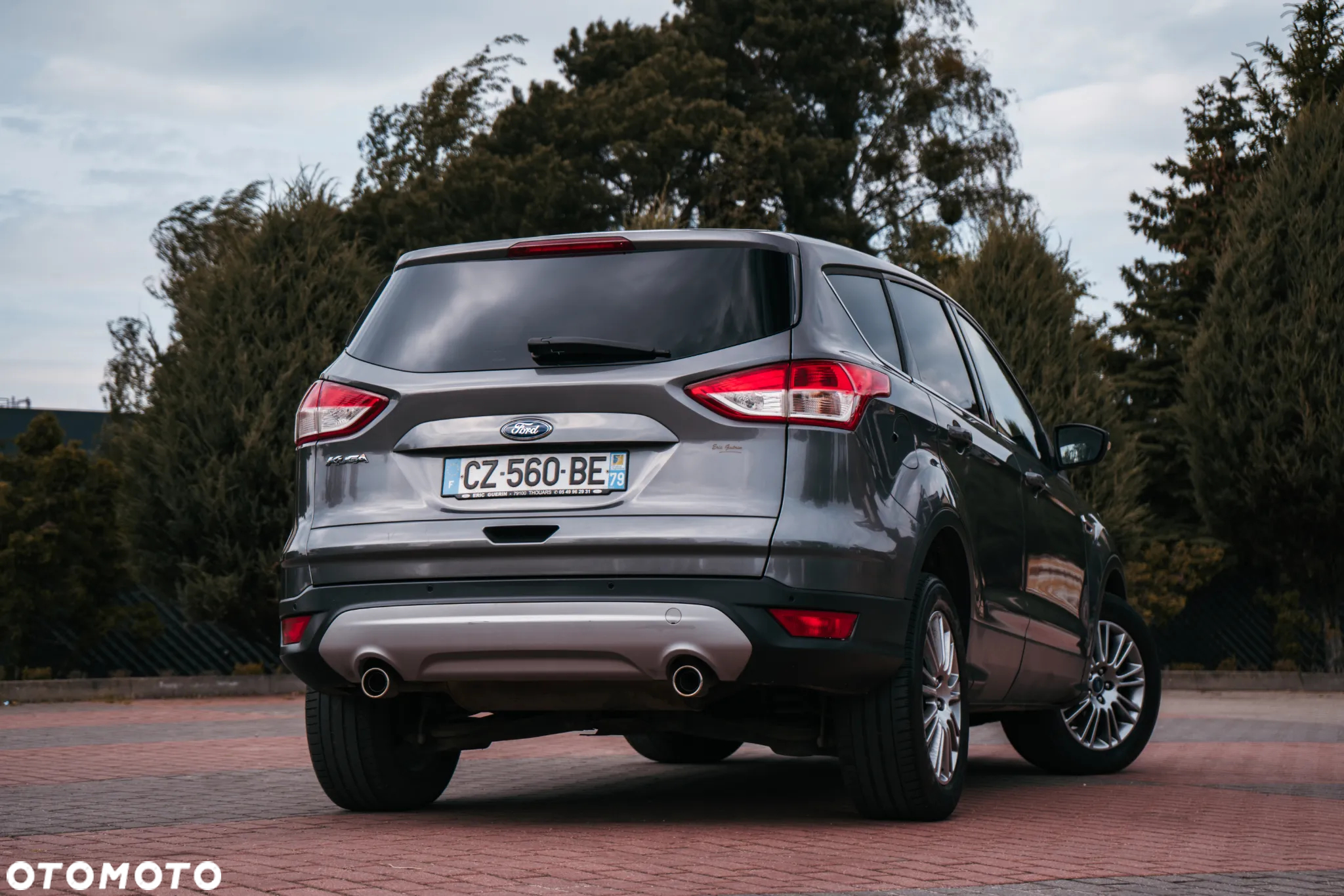 Ford Kuga 2.0 TDCi 2x4 Titanium - 12