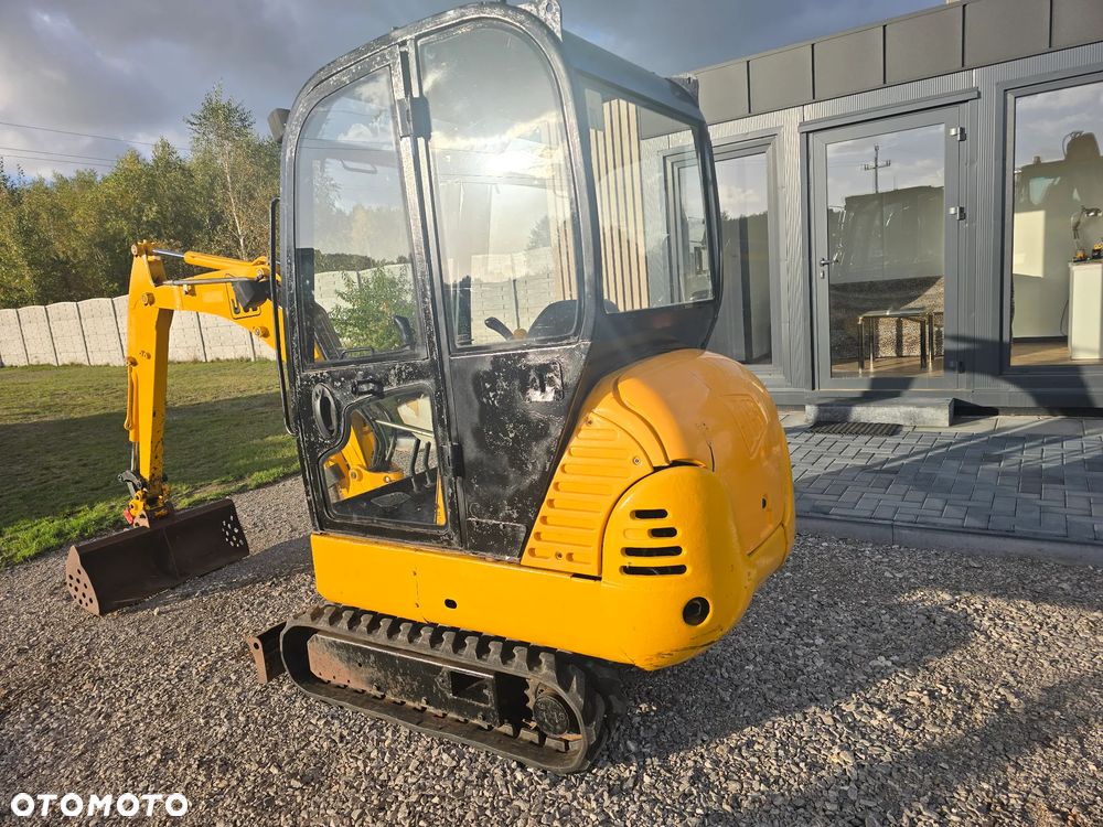 JCB - 7