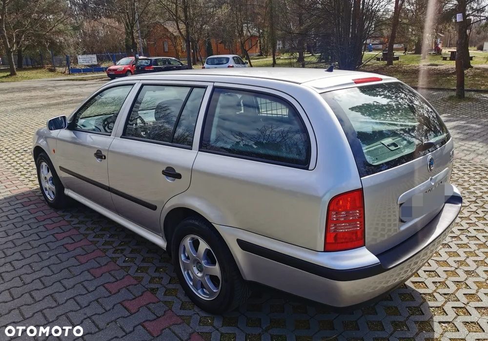 Skoda Octavia 1.8 T Combi Advance - 4