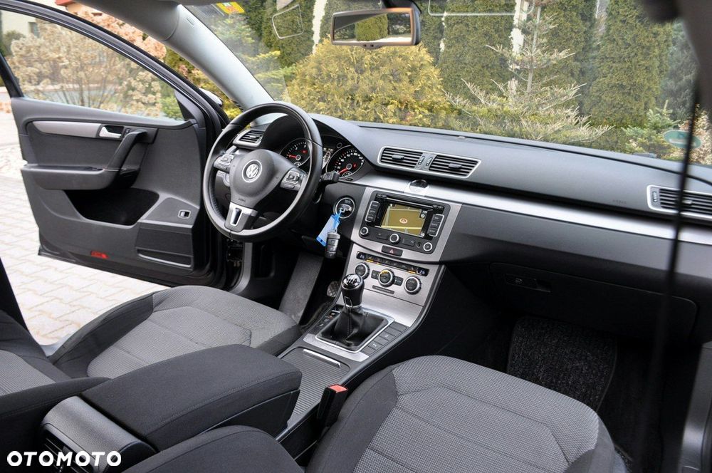 Volkswagen Passat - 25
