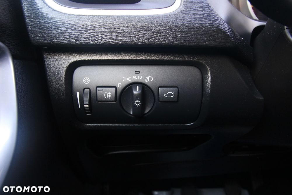 Volvo V40 D3 Summum - 29