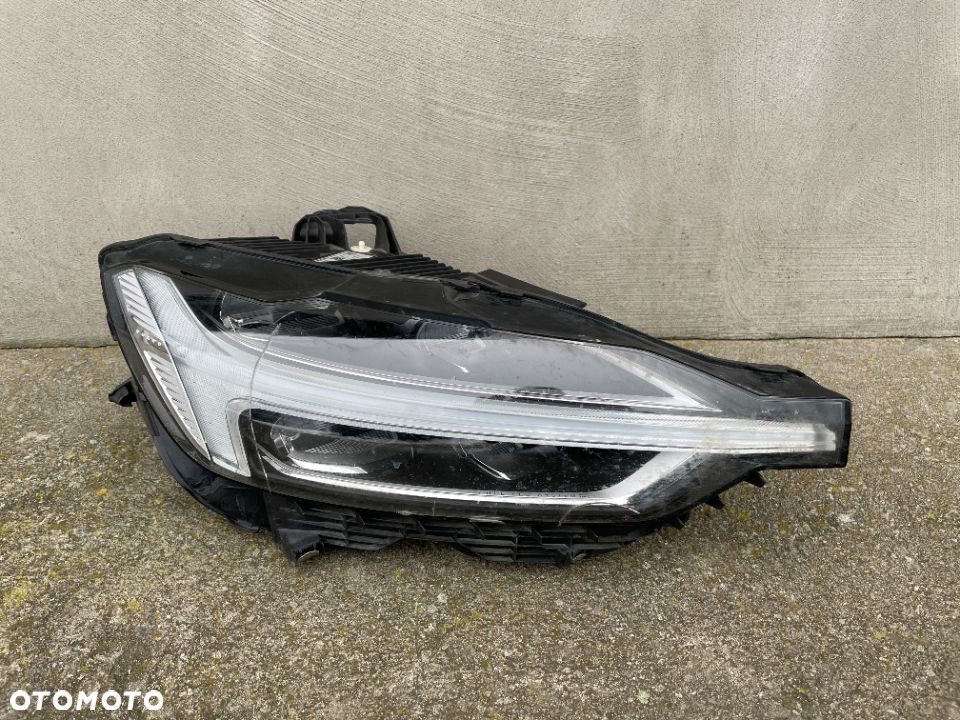 LAMPA PRZEDNIA PRAWA VOLVO XC60 II 2017-- FULL LED 32133549 - 1